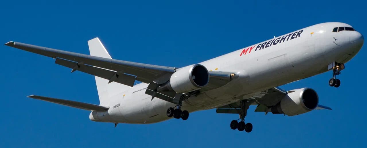 Green logistics: how optimizing air freight routes helps us reduce our carbon footprint